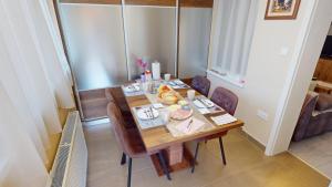 A seating area at Silver Zsóry Apartman
