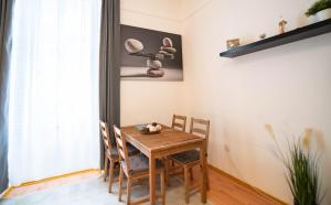 Free Parking Charlie's Residence - 2sep room, AC, Fast WiFi, TV 1073 Budapest, 50 Dob utca 1st floor, door nr.: 49. kép - 2