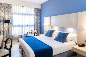 A bed or beds in a room at Hotel Nuevo Boston