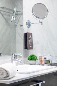 A bathroom at Hotel Nuevo Boston
