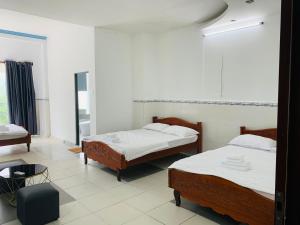 Una cama o camas en una habitación de HomeStay KV2