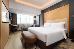 Ένα ή περισσότερα κρεβάτια σε δωμάτιο στο Rezen Longuu Hotel Guangzhou