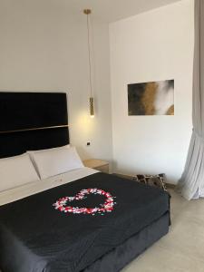 Posteľ alebo postele v izbe v ubytovaní Love inn