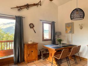 a dining room with a table and a window at Appartement 'Paradi Ski, Bike & Hike' in Montalbert