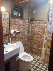Koupelna v ubytování Mana-An Lake Hill Resort