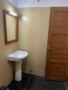 Vannituba majutusasutuses ANAND Beach Guesthouse by Moonrocks