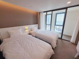 A bed or beds in a room at Best Travel in Haeundae with best location