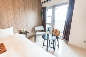 A bed or beds in a room at Lite House Dotonbori