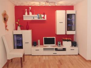 a living room with a white desk with a television at Ferienwohnung Brigitte Leist in Sankt Wendel