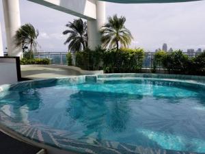 a large swimming pool on top of a building at Homey 1BR Acqua Livingstone with Netflix, Pool & Gym in Manila