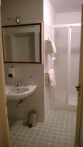 A bathroom at In Venice Back To San Marco tourist apartment