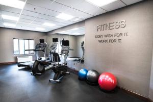 Fitness centrum a/nebo fitness zařízení v ubytování Fairfield Inn & Suites Atlanta Airport North