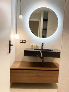 a bathroom with a black sink and a mirror at Le petit Berriat - Grenoble centre in Grenoble