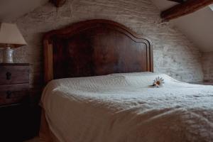 a bedroom with a large bed with a wooden headboard at Quirky Tiny Home in York Moors in York