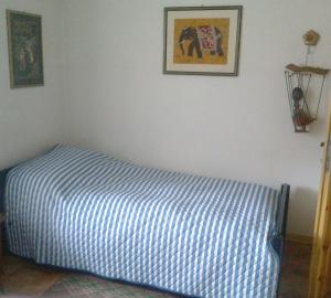 Een bed of bedden in een kamer bij Appartamento Condominio Panoramica