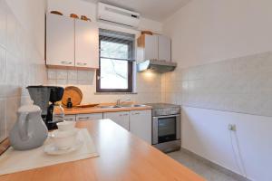 Kuchyňa alebo kuchynka v ubytovaní Apartments Doda