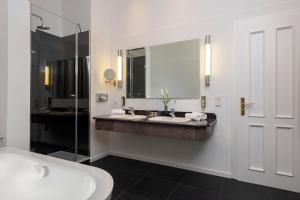 Precise Resort Rügen Apartments & SPLASH Erlebniswelt的一间浴室