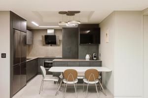 Kuchyň nebo kuchyňský kout v ubytování NewCZ Osiria Residence