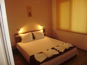 Een bed of bedden in een kamer bij Apartments Vesi and Gery