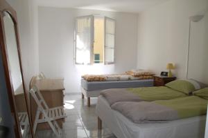 מיטה או מיטות בחדר ב-Long stay in Old town of Nice, Castle Hill