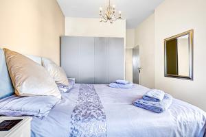 a bedroom with a bed with two towels on it at Pass the Keys Stunning Sea Front Views in Westcliff-On-Sea