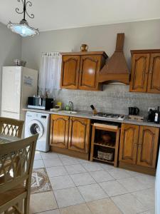 A kitchen or kitchenette at La casa del mulino