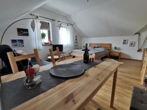 a living room with a table and a bed at Moji Sousedi - Apartmán Červená in Deštné v Orlických horách