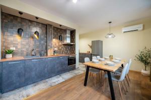 Η κουζίνα ή μικρή κουζίνα στο Three Lilies Apartments +42 φωτογραφίες