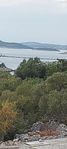 a view of a body of water with trees at Bijela kuča in Mali Drvenik