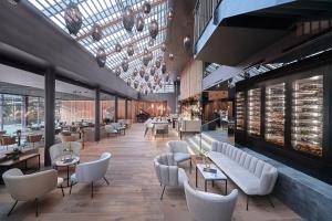 Restauracja lub miejsce do jedzenia w obiekcie Lebenberg Schlosshotel-Kitzbühel