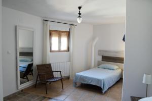 A bed or beds in a room at Casa del Arrabal