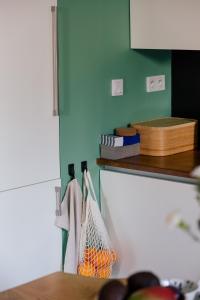 Kuchnia lub aneks kuchenny w obiekcie Nadwiślańska11 - Klimatyczny apartament tuż nad Wisłą