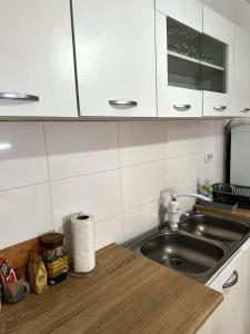 Kuchyň nebo kuchyňský kout v ubytování Apartman Sunce