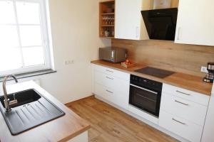 Kuchnia lub aneks kuchenny w obiekcie Appartement Mauterndorf