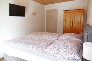 Łóżko lub łóżka w pokoju w obiekcie Appartement Mauterndorf