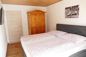 Łóżko lub łóżka w pokoju w obiekcie Appartement Mauterndorf