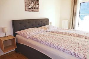 Łóżko lub łóżka w pokoju w obiekcie Appartement Mauterndorf