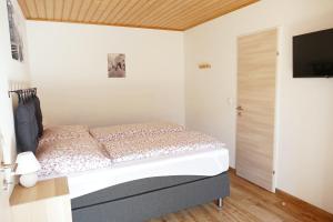 Łóżko lub łóżka w pokoju w obiekcie Appartement Mauterndorf