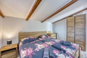 Säng eller sängar i ett rum på Old Town Apartments in Umag