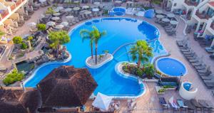 an overhead view of a pool at a resort at Royal Sunset Beach Club in Adeje