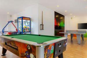 a room with a pool table and a video game at Royal Sunset Beach Club in Adeje