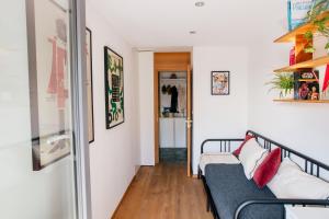 Kuchnia lub aneks kuchenny w obiekcie Nadwiślańska11 - Klimatyczny apartament tuż nad Wisłą