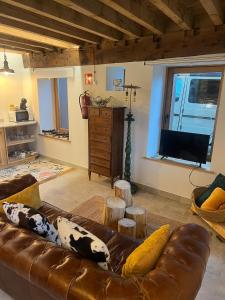Posezení v ubytování APARTAMENTOS KERCUS + 36 fotografií