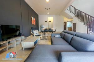 Khu vực ghế ngồi tại Desaru Luxury Homestay - near WaterPark, RAPID, Beach