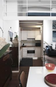 A kitchen or kitchenette at ComeCasa Grazioso Loft in Crocetta near Mangiagalli