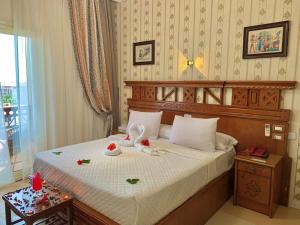 A bed or beds in a room at Teba Hotel Ras Elbar