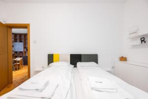 Легло или легла в стая в Colorful Getaway right next to NDK