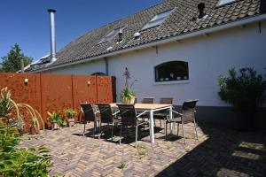 Fotografie z fotogalerie ubytování Luxe woonboerderij in de natuur. v destinaci Nieuwkoop