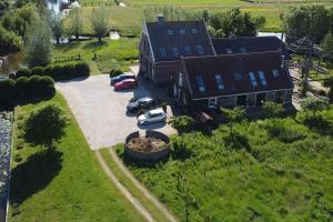Fotografie z fotogalerie ubytování Luxe woonboerderij in de natuur. v destinaci Nieuwkoop