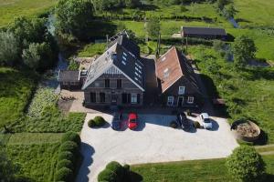 Fotografie z fotogalerie ubytování Luxe woonboerderij in de natuur. v destinaci Nieuwkoop